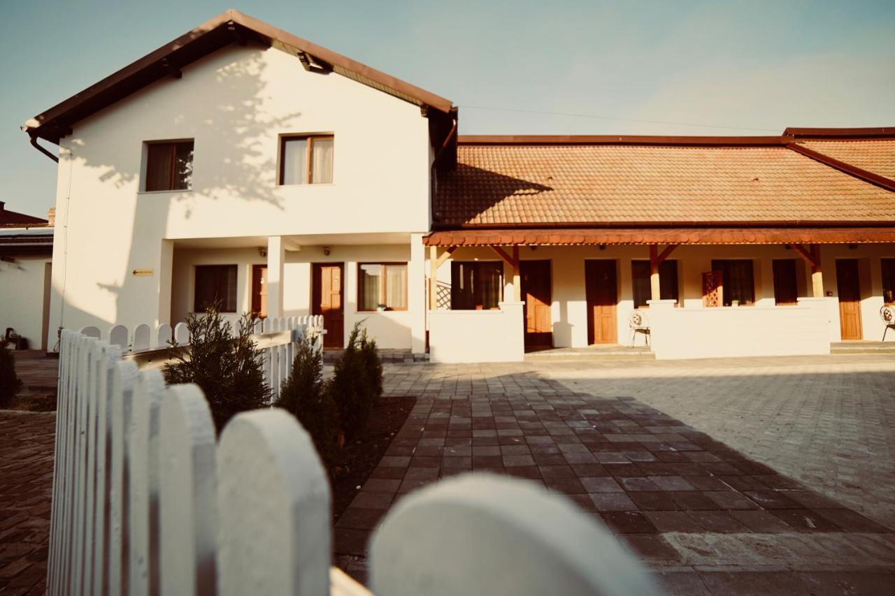 Pensiunea Rustic Хунедоара Екстериор снимка